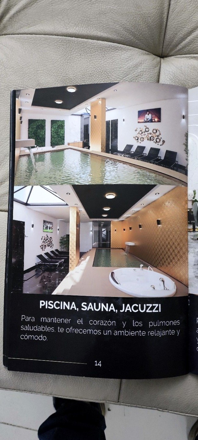 Piscina, sauna y jacuzzi Golden Park
